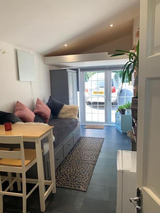 The Garage Getaway Apartment Glastonbury Bagian luar foto
