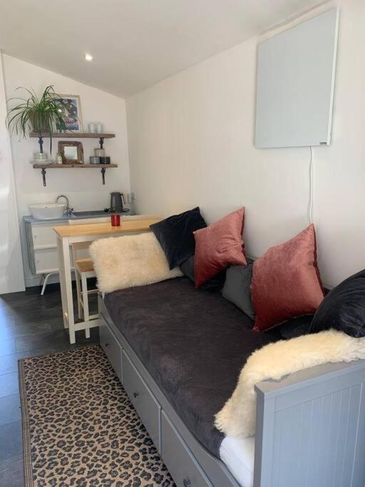 The Garage Getaway Apartment Glastonbury Bagian luar foto